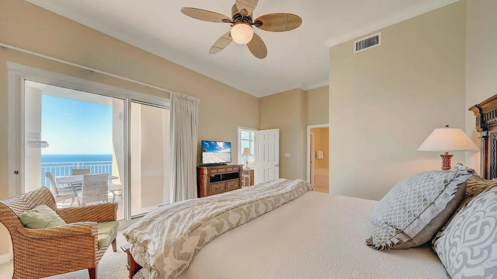 شقة Three-Bedroom Condo With Oceanfront Balcony بنما سيتي بيتش