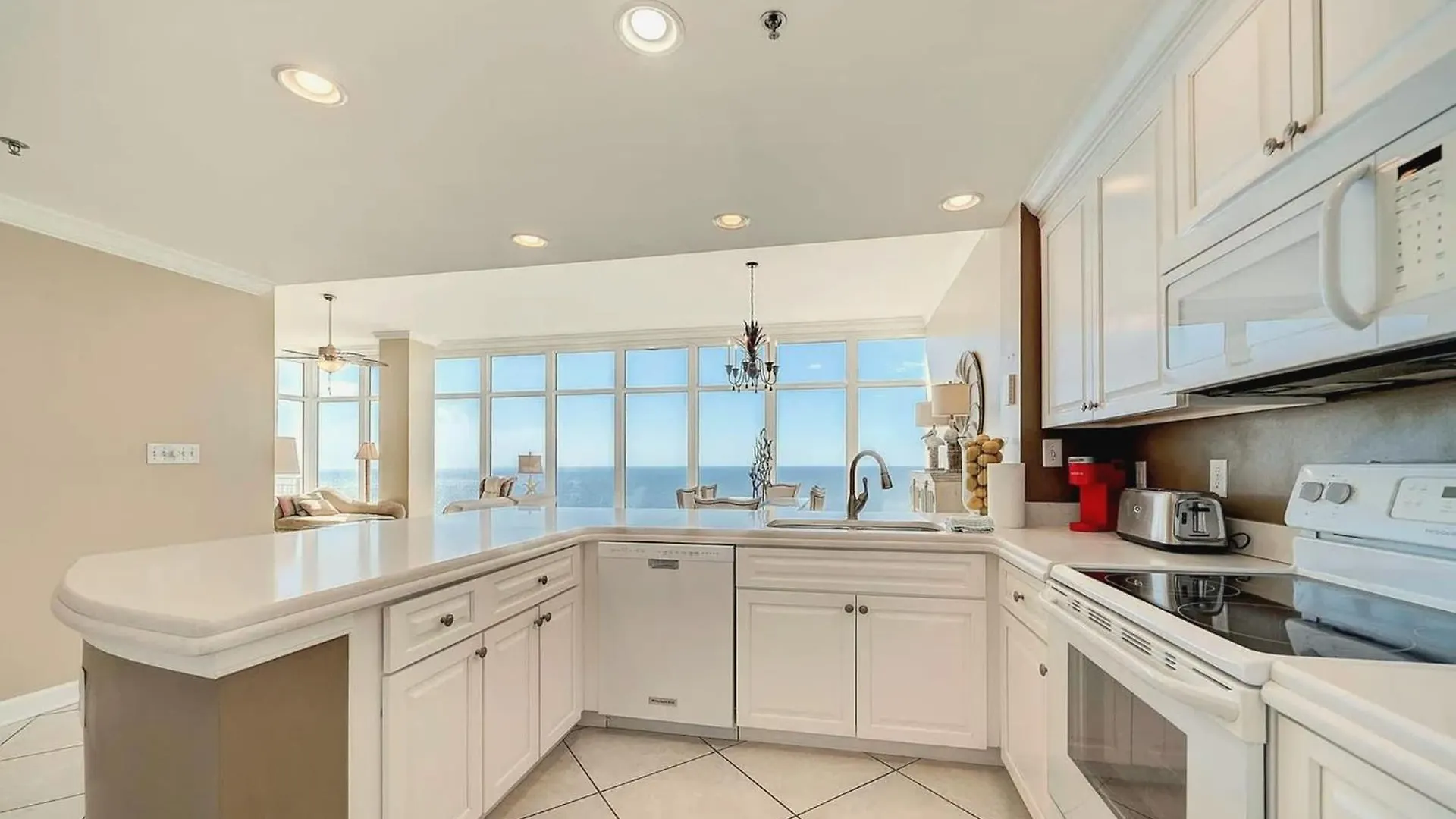 شقة Three-Bedroom Condo With Oceanfront Balcony بنما سيتي بيتش الولايات المتحدة الأمريكية