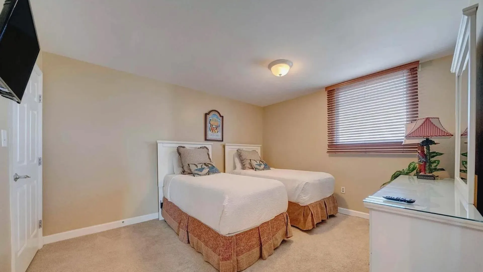 Three-Bedroom Condo With Oceanfront Balcony بنما سيتي بيتش شقة