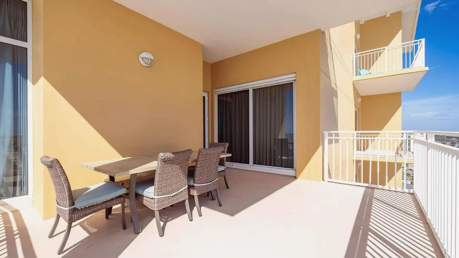 شقة Three-Bedroom Condo With Oceanfront Balcony بنما سيتي بيتش